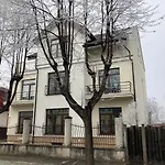 The House بوبراد