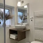 The House بوبراد