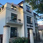 The House بوبراد
