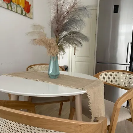 The House דירה פופראד